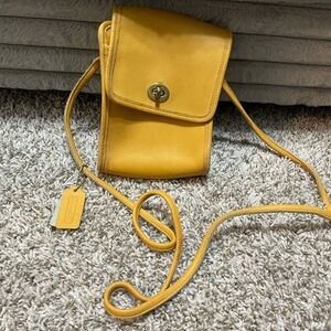 Vintage Coach Yellow Leather Scooter Crossbody Bag 9893 US Early 90s